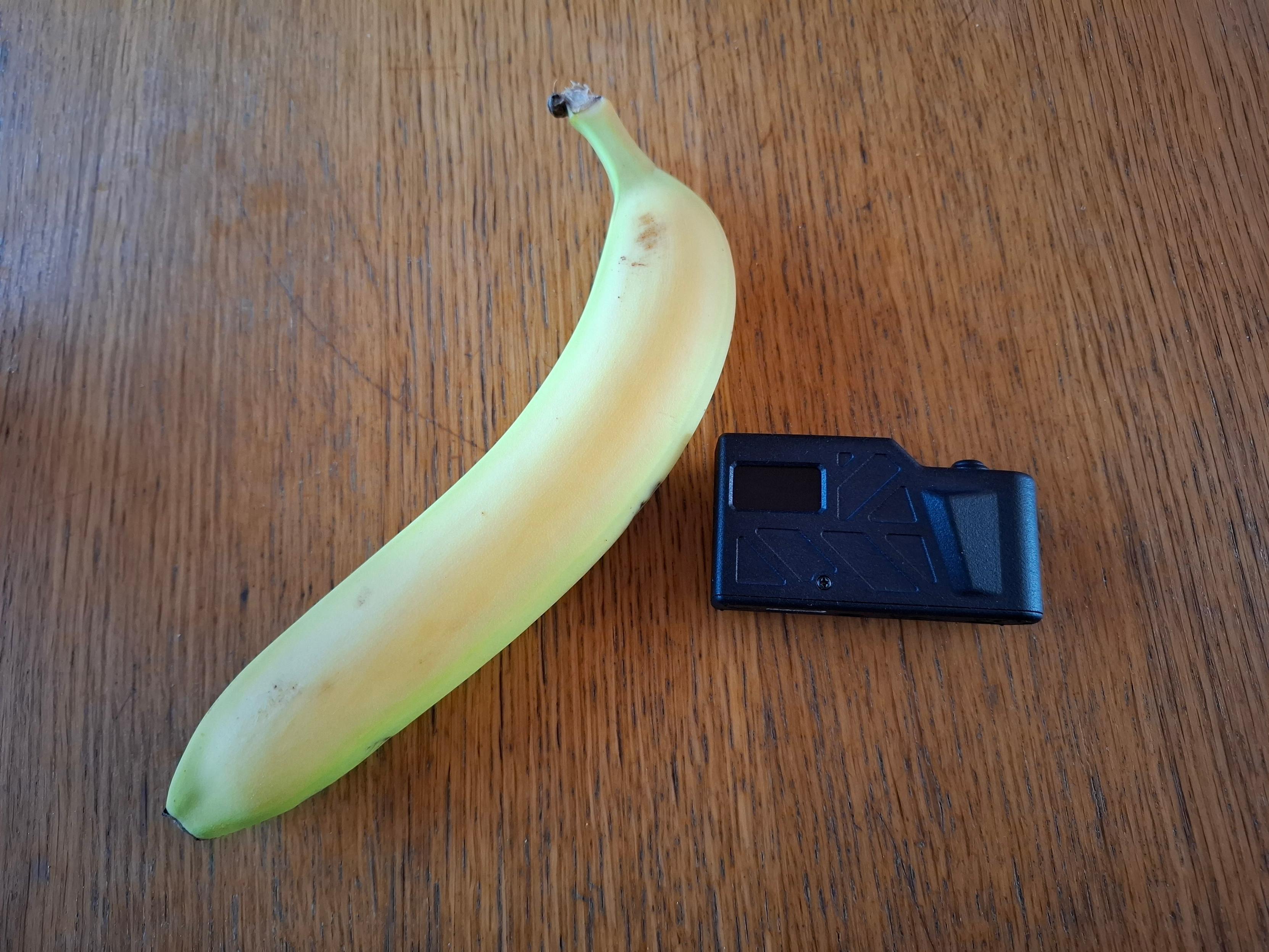 Banana for scale, next to a black Pixless Camera, we see the back of it