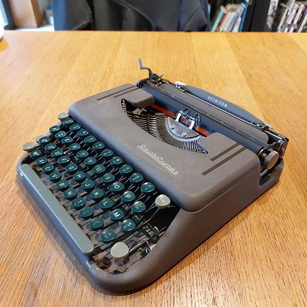 photo of a Smith-Corona Skyriter typewriter